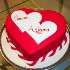 Romantik 6-9 Kişilik Kırmızı Kalp Şeklinde Özel Seri Pasta